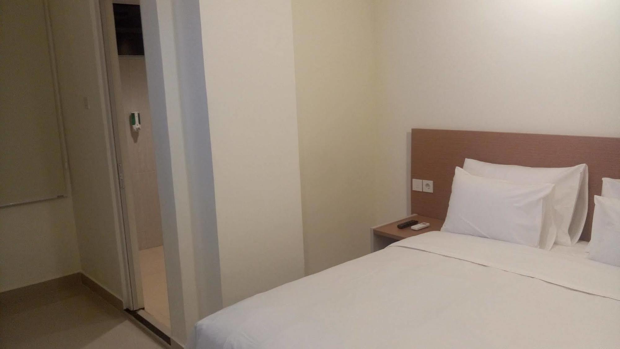 Big Fish Hotel Manado Zewnętrze zdjęcie