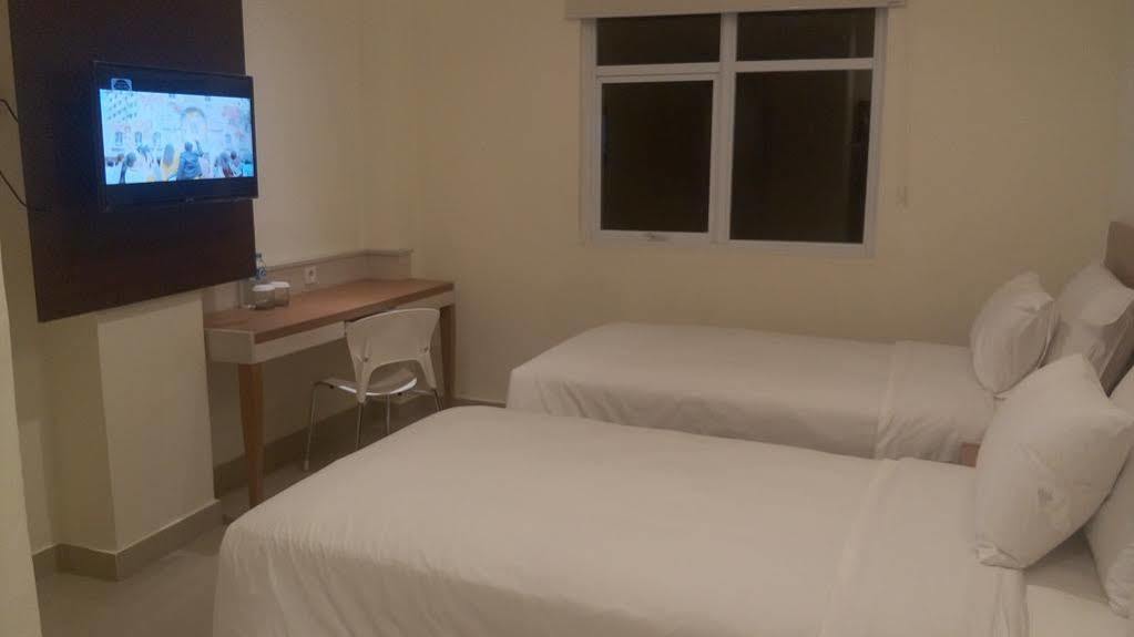 Big Fish Hotel Manado Zewnętrze zdjęcie